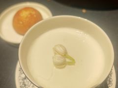 茉莉花奶冻配云腿小饼-翠府(翠湖北路店)