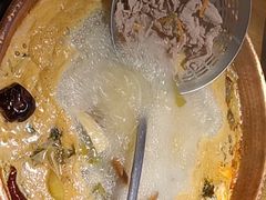 酸辣锅底-洱火云南酸菜牛肉火锅(石景山当代商城店)