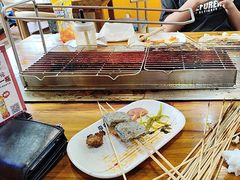 -哈尔滨小酒馆·鲜肉现穿自助烧烤(康新花园店)