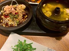 荷兰豆炒菌菇丝-云海肴·汽锅鸡·云南菜(天山百盛优客店)