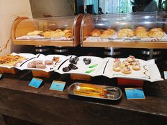 面包甜点陈列柜-青岛颐海花园酒店总店·自助餐厅