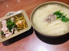 -亮亮面馆(经六路店)