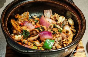 Braised Pig Intestine with Baozi Sauce