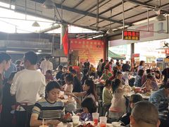 等位区-五七小李子油焖大虾(总店)