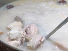 胡椒猪肚鸡-洪氏嗨捞·广东猪肚鸡·椰子鸡火锅(西咸万象城店)