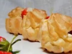 草莓味泡芙-瑞幸咖啡(南京林业大学店)