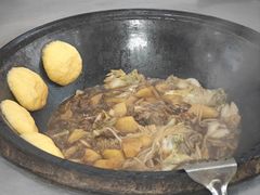 -粘豆包柴火铁锅炖