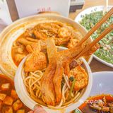 大排档就该摆在马路边上吃！