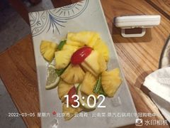 青柠檬拌鲜菠萝-云海肴云南菜·蒸汽石锅鱼(北京良乡华冠店)