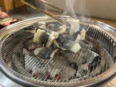 -围炉肉舍•炭烤活鳗•丹东海鲜烤肉(步行街店)