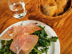 芝麻菜沙拉配风干火腿-羽深肉铺 Steak & Wine