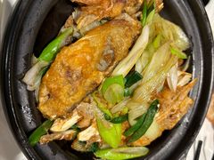 煎焗魚頭煲-辉记海鲜美食(氹仔店)