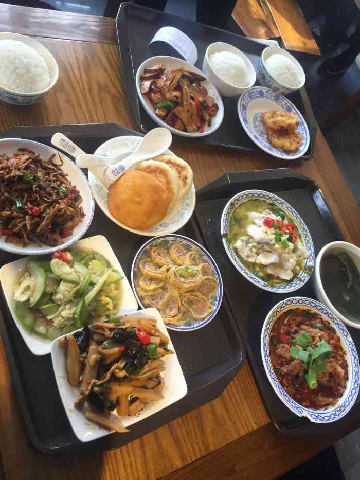 客满福饭堂(滨湖店)-"食材新鲜丰富,菜的口味和菜品也多,口感很.