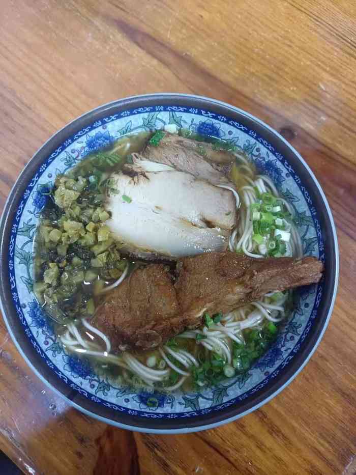 王大妈面馆-"南浔景区内的一家面馆人超级多 恰好有人.