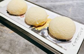 Foie Gras Snow Mountain Bun