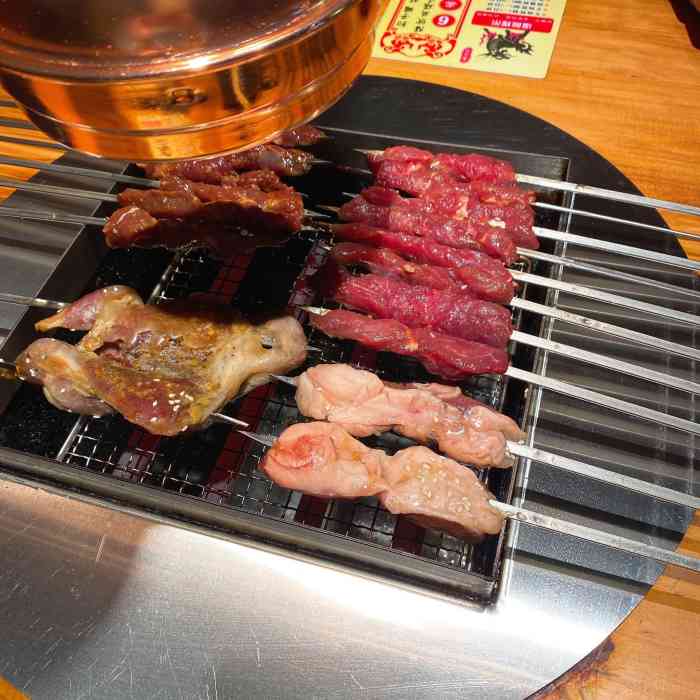 梁山烤肉(石家庄店)-"圣诞节聚会选在了梁山烤肉,中午人不多,提.