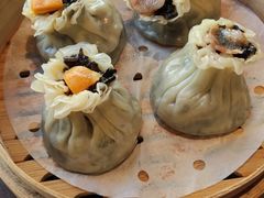 咸蛋黄乌米烧麦-佬泰丰斋· 乌镇茶食餐厅