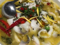 酸汤鱼-吕氏疙瘩汤·新鲁菜(济南万象城店)