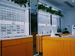 -视野联行眼镜•蔡司•依视路(温江店)