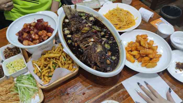 小城外粗粮小厨(工人路店)-"出差郑州被安利的一家粗粮小馆,口味正宗