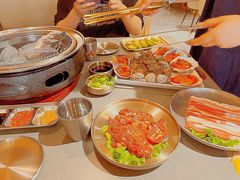 -围炉肉舍•炭烤活鳗•丹东海鲜烤肉(步行街店)