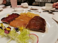 鸿运乳猪件拼烧味-明阁 Ming Court(广州朗豪酒店)