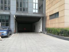 -海天商务大厦-地上停车场