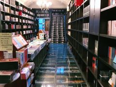 -钟书阁(松江泰晤士小镇店)