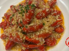 -肥肥虾庄·金牌油焖大虾(汉口城市广场店)