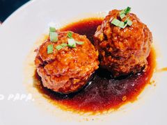 鸭蛋黄狮子头-梅飞酒家(桑园路店)