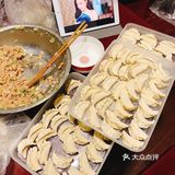 图四，昨晚包饺子包到12点半，终于把一脸盆的肉包完了