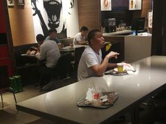 大堂-麦当劳(汉口火车站候车室店)