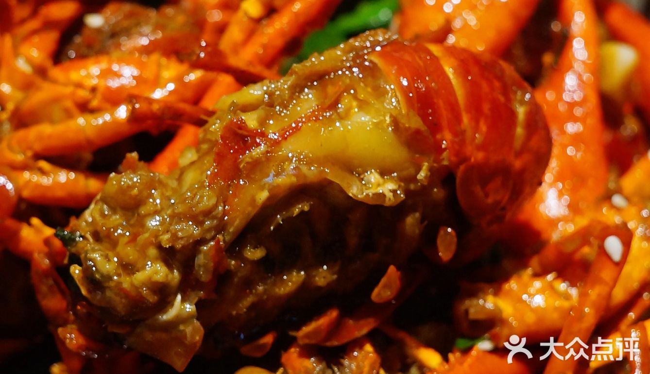 比我的手掌心还大，肉饱满度100%，咬一口，爆汁哇