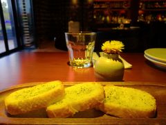 蒜香黄油黑松露酱面包片-鹿萤季·营地小馆(皇后公园店)