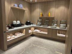 -汉庭优佳(上海娄山关路地铁站店)