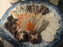 -伴山牛贵州黄牛肉火锅·苗疆非遗艺术餐厅(上海首店)
