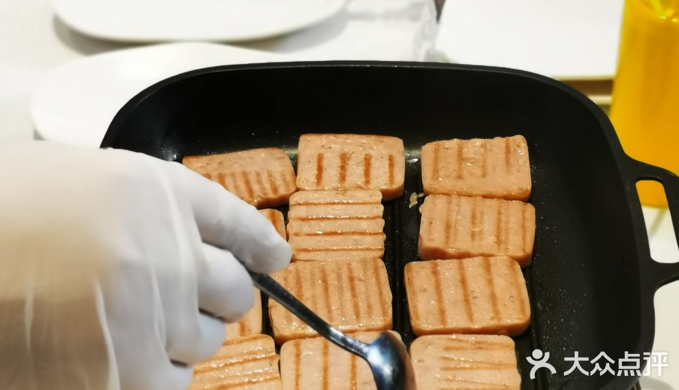 巴奴上了低温午餐肉，听说还是米其林工艺