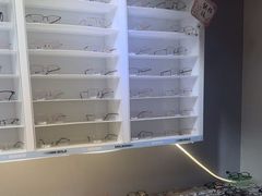 -天空之镜眼镜店蔡司依视路授权店(天通苑店)