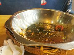 -愉肴麻辣香锅(中山路店)