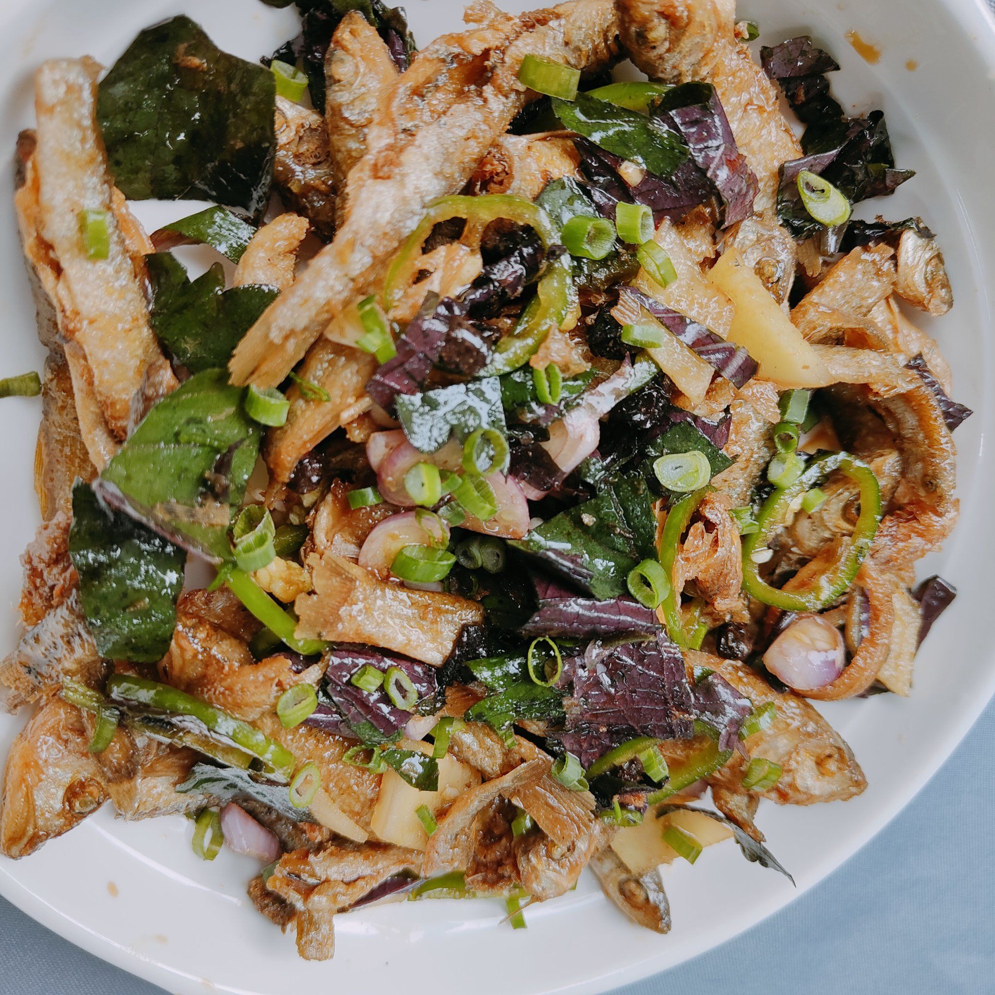 炸过后再蒸,鱼都爆满的吸收汁水,不同吃鱼干的口感