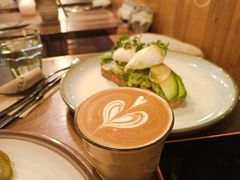 牛油果温泉蛋吐司-O'mills Sourdough Bakery&Bistro(永嘉路店)