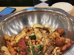 -愉肴麻辣香锅(中山路店)