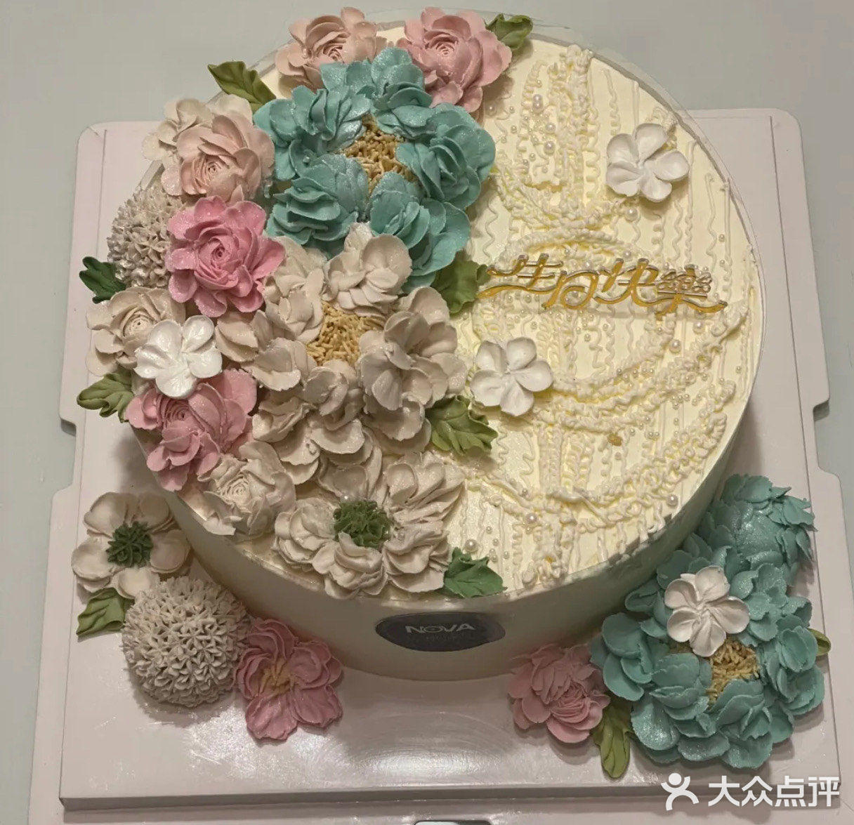 这是一束玫瑰花🌹么?不,这是个蛋糕🍰🔥