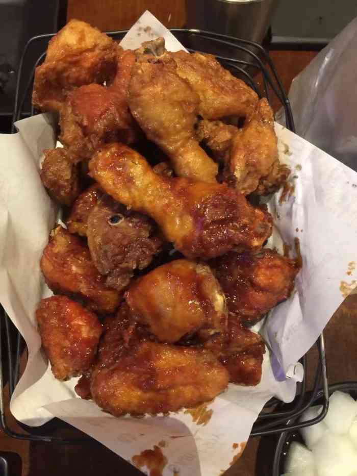 校村炸鸡(弘大店)-"很特别的味道,很喜欢,妹妹要了一份辣椒酱.