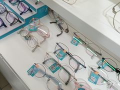-美式眼镜·授权蔡司.依视路.尼康.豪雅.明月(南翔印象城店)