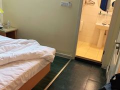 -如家酒店(青岛哈尔滨路万科城双山地铁站店)