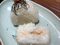鮭と梅のおにぎり2個セット-AO cafe＆bistro