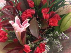 康乃馨-FEI FEI FLOWER鲜花店·气球派对·宝宝宴布置(虹口德必运动Loft店)