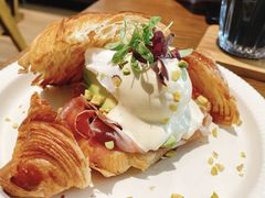 -Two Birds One Stone·一石二鸟(诚品生活店)