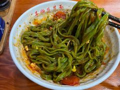 番茄鸡蛋油泼面-手擀菠菜面(西康路店)